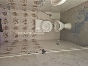 Bathroom in 2.5 BHK Builder Floor at Mayur Vihar – for Rent