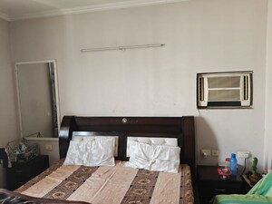 Room in 4 BHK Apartment at Aditya Urban Casa, Sector 78 – for Rent