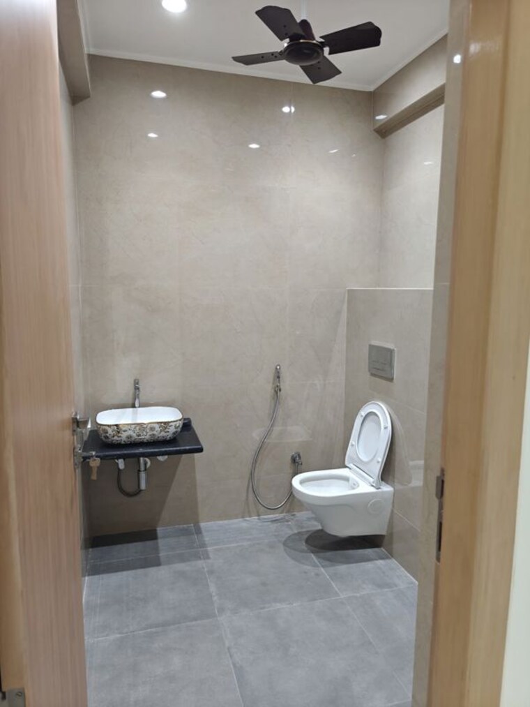 Bathroom, joy-legend 3 Bedroom 1500 Sq.Ft. Apartment In Khar West Mumbai 10254880