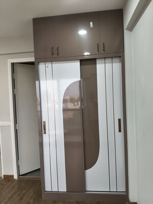 Room in 3 BHK Apartment at Signature Global City, Sector 37d – for Rent