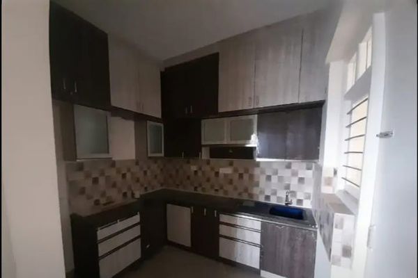 Kitchen in 3.5 BHK Builder Floor at Sector 43 – for Rent