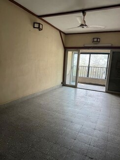 2 BHK + Extra Room Apartment For Sale in Colaba