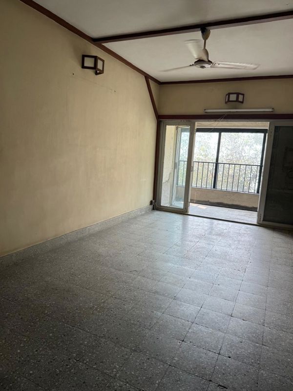 2 BHK + Extra Room Apartment For Sale in Colaba