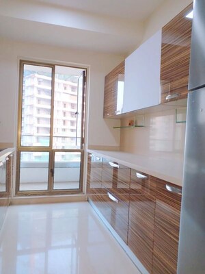 Room in 3 BHK Apartment at Kalpataru Sparkle, Bandra East – for Rent