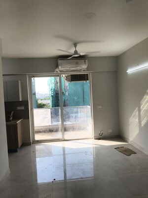 Room in 2 BHK Apartment at Signature Global City, Sector 37d – for Rent