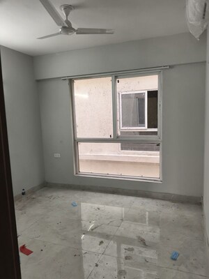 Room in 2 BHK Apartment at Signature Global City, Sector 37d – for Rent