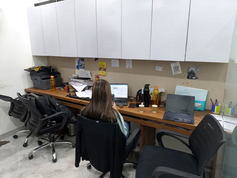 Team Area, netaji subhash place Commercial Office Space 412 Sq.Ft. In Netaji Subhash Place Delhi 10255309