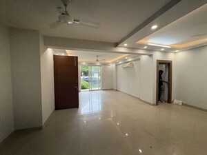 Room in 3.5 BHK Apartment at Ireo Skyon, Sector 60 – for Rent