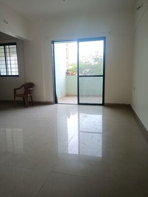 Room in 2 BHK Apartment at Magarpatta City Iris, Hadapsar – for Rent