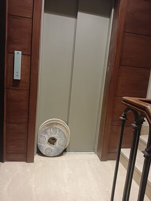 Furnished Amenities in 3 BHK Builder Floor at Anand Vihar – for Sale