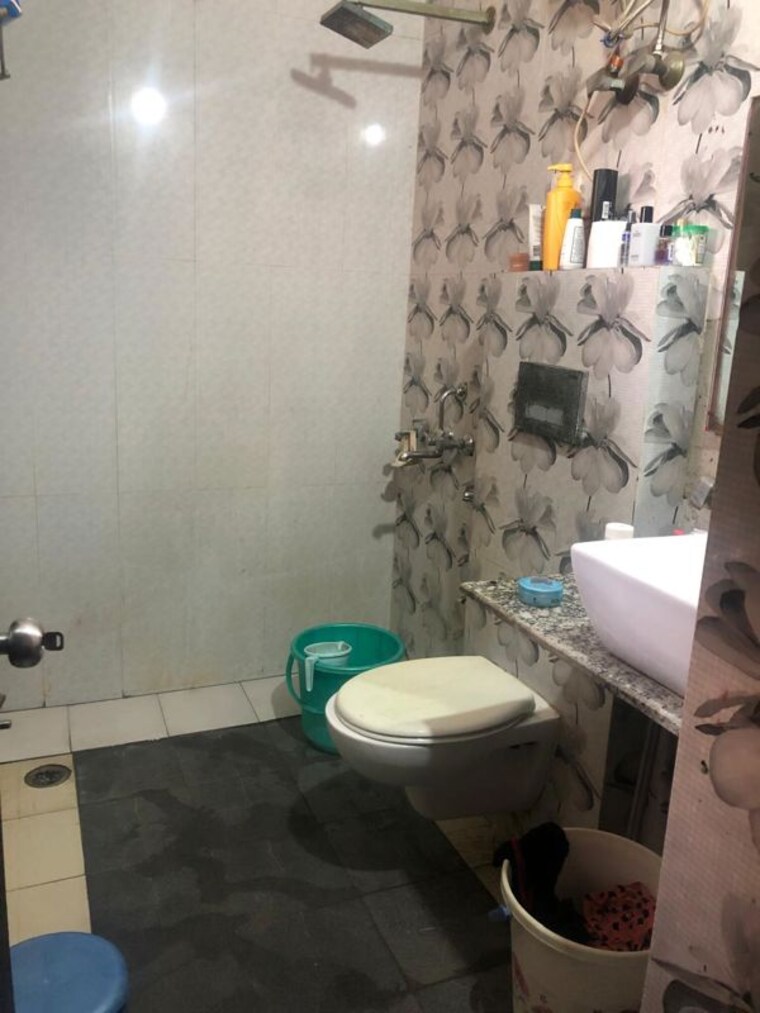 Bathroom, rocky area 3 Bedroom 4156 Sq.Ft. Builder Floor In Rocky Area Faridabad 10255498