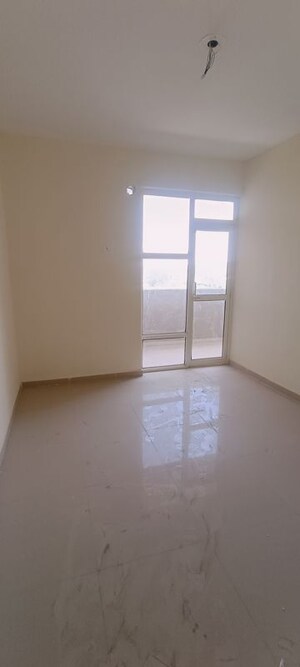 Room in 2 BHK Apartment at Pyramid Midtown, Sector 59 – for Rent