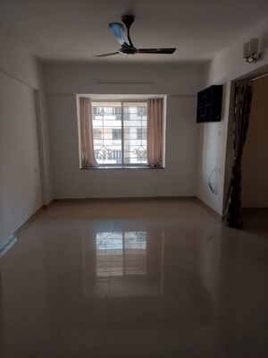 Room in 2 BHK Apartment at Palladium Homes, Dhanori – for Rent