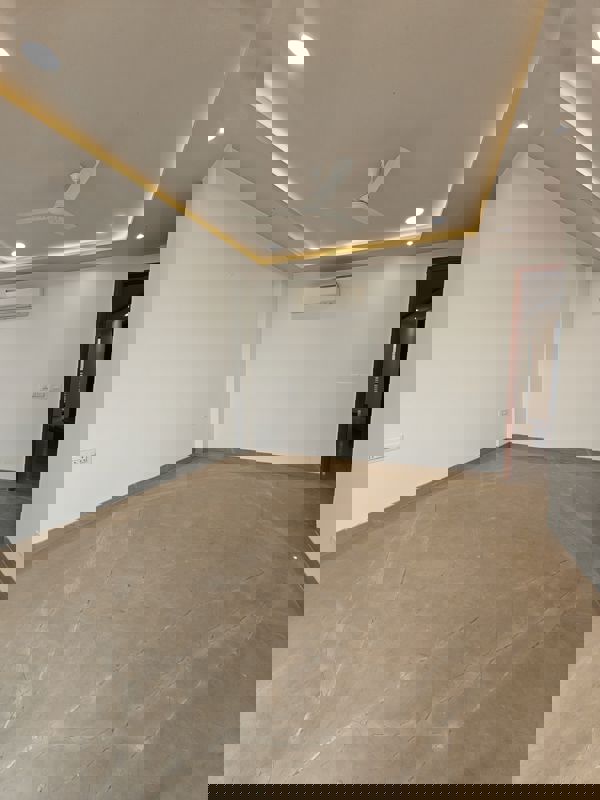 3 BHK + Servant Room 215 Sq.Yd. Builder Floor in Ansal API Vyapar Kendra