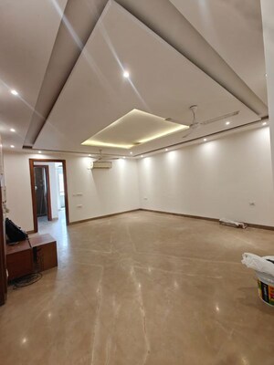 Kitchen in 3 BHK Builder Floor at Ansal API Vyapar Kendra, Sector 43 – for Rent