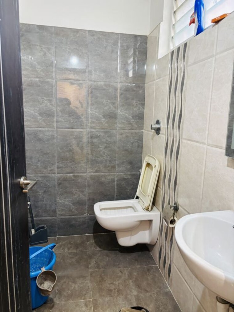 Bathroom, gachibowli Commercial Office Space 1565 Sq.Ft. In Gachibowli Hyderabad 10255605