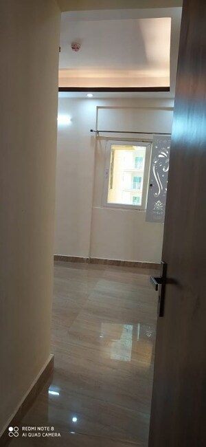 Room in 3.5 BHK Apartment at Migsun Twinz, Eta Ii Greater Noida – for Rent