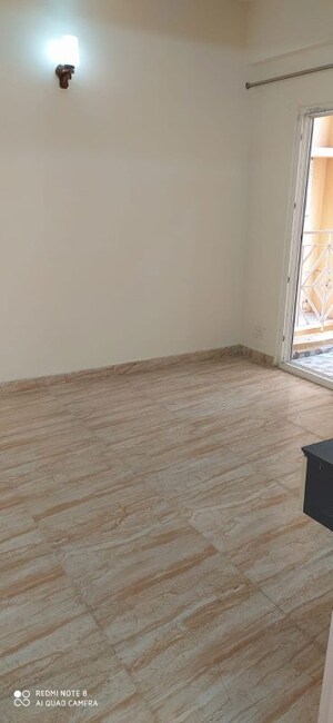 Room in 3.5 BHK Apartment at Migsun Twinz, Eta Ii Greater Noida – for Rent