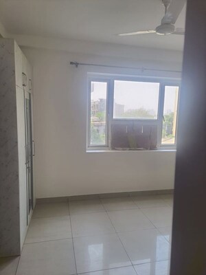 Room in 3 BHK Apartment at Mahindra Aura, Sector 110a – for Rent