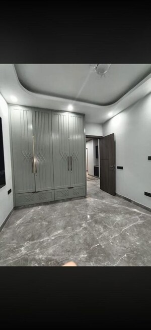 Room in 3 BHK Builder Floor at Kalkaji – for Rent