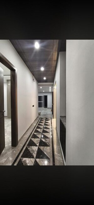 3 BHK Builder Floor – Entrance View at Kalkaji - for Rent