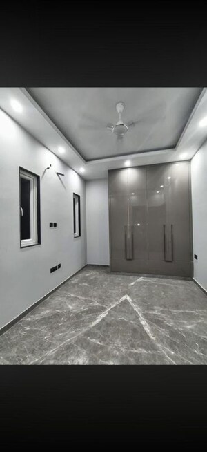 Room in 3 BHK Builder Floor at Kalkaji – for Rent