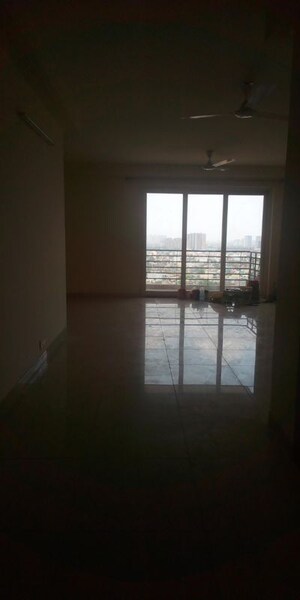 Room in 4 BHK Apartment at Mahindra Aura, Sector 110a – for Rent