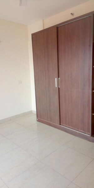 Room in 4 BHK Apartment at Mahindra Aura, Sector 110a – for Rent