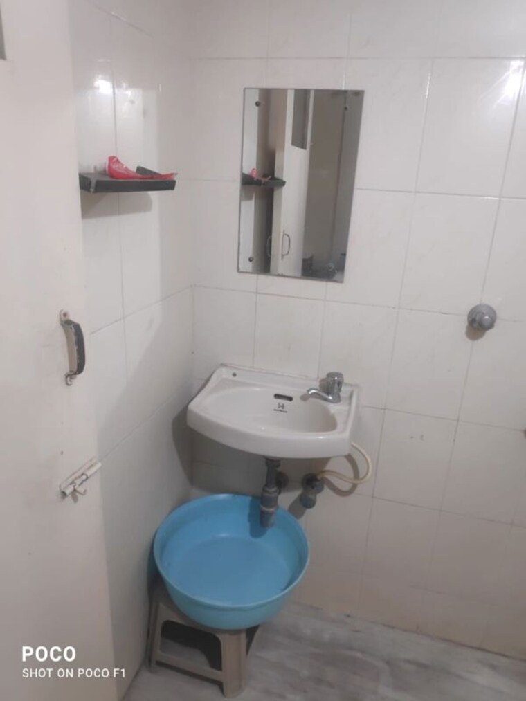 Bathroom, k-raheja-tower 2 Bedroom 900 Sq.Ft. Apartment In Bandra East Mumbai 10255649