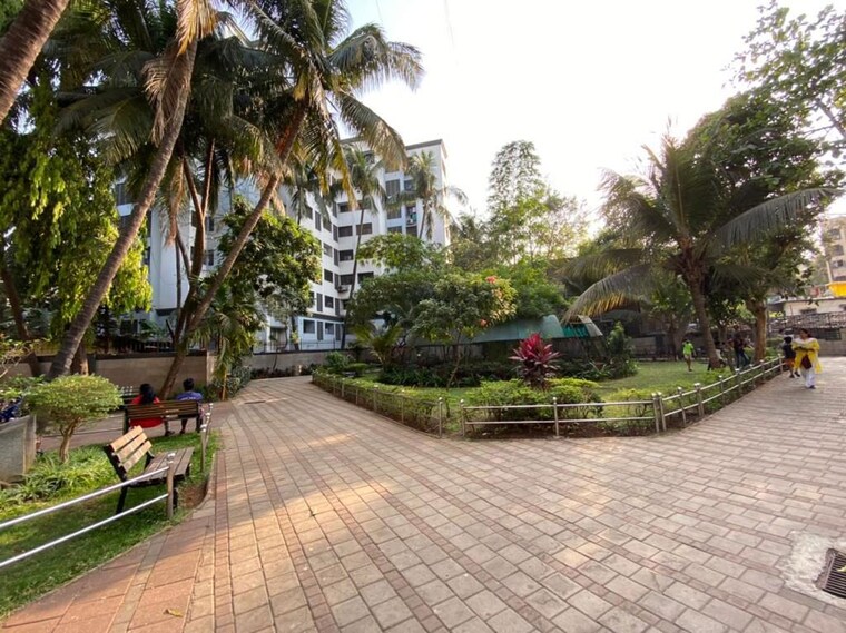 Garden, k-raheja-tower 2 Bedroom 900 Sq.Ft. Apartment In Bandra East Mumbai 10255649