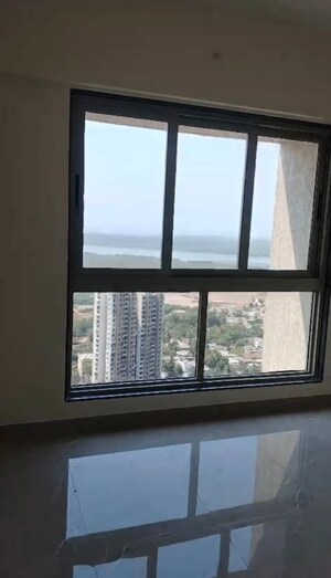 Room in 2 BHK Apartment at Veena Smart Homes, Kandivali West – for Rent