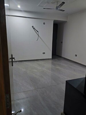 Room in 3 BHK Builder Floor at Prime City Greater Noida, Sector 3 Greater Noida – for Rent