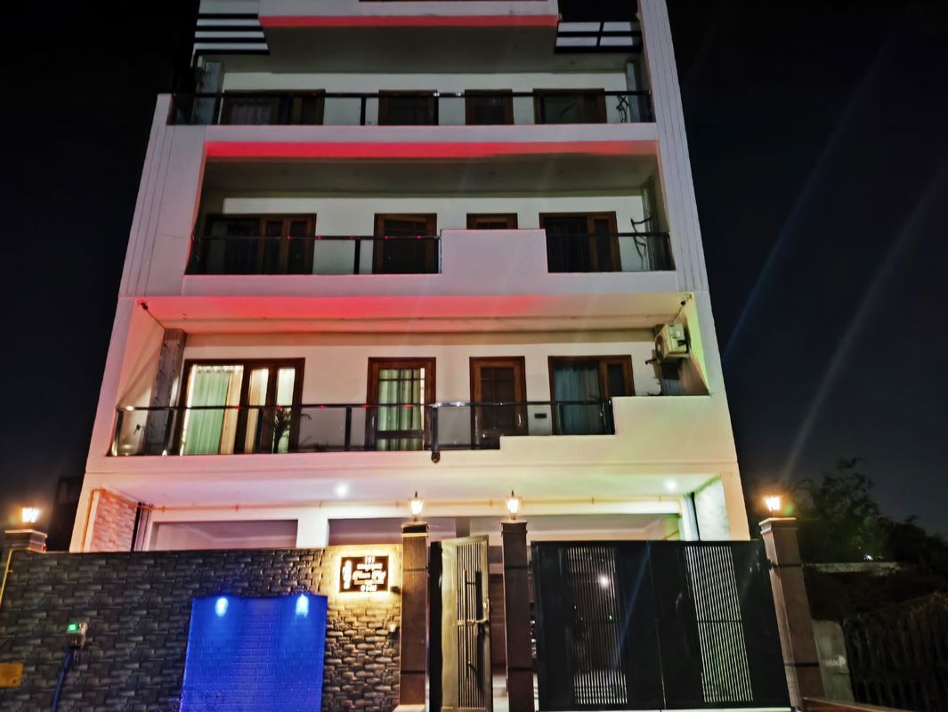 3 BHK + Pooja Room 2200 Sq.Ft. Builder Floor in Prime City Greater Noida