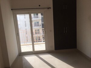Room in 4 BHK Apartment at Mahagun Moderne, Sector 78 – for Rent