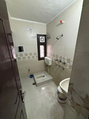 Attached Bathroom in 2.5 BHK Apartment at Arsh Complex, Alpha 1 Greater Noida – for Rent