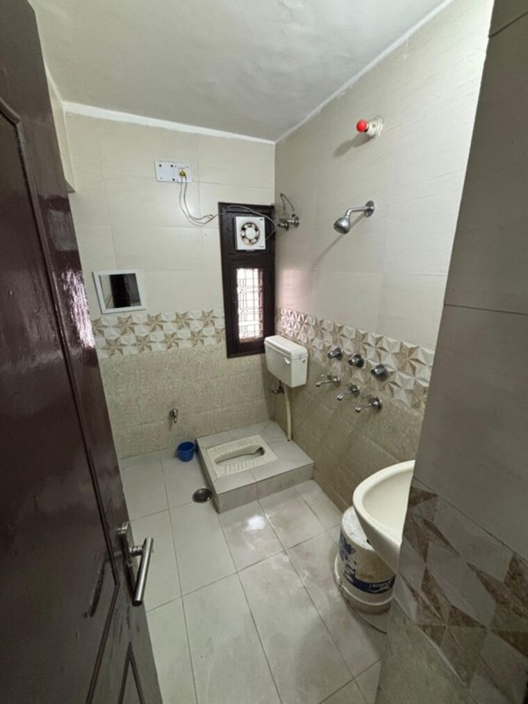 Attached Bathroom, arsh-complex 2.5 Bedroom 1100 Sq.Ft. Apartment In Alpha 1 Greater Noida Greater Noida 10255705