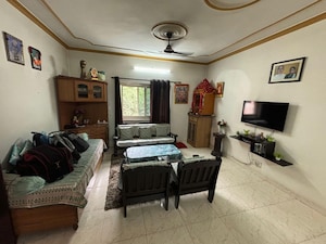 Living Room in 2.5 BHK Apartment at Arsh Complex, Alpha 1 Greater Noida – for Rent
