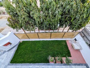 Balcony in 5 BHK Villa at Sector 14 – for Rent