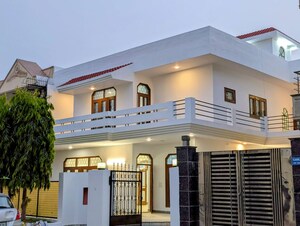 5 BHK Villa – Exterior View View at Sector 14 - for Rent