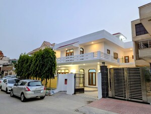 5 BHK Villa – Exterior View View at Sector 14 - for Rent