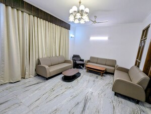 Team Area in 5 BHK Villa at Sector 14 – for Rent