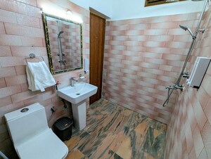 Team Area in 5 BHK Villa at Sector 14 – for Rent