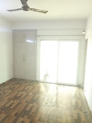 Room in 3.5 BHK Apartment at Migsun Twinz, Eta Ii Greater Noida – for Rent