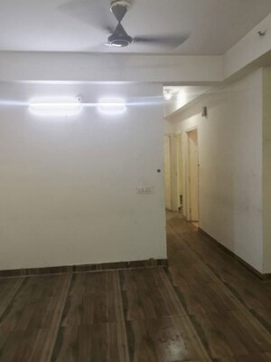 Room in 3.5 BHK Apartment at Migsun Twinz, Eta Ii Greater Noida – for Rent