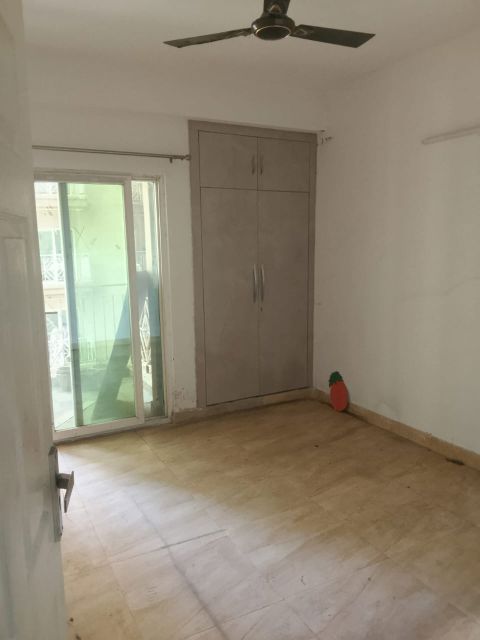 3.5 BHK + Pooja Room,Servant Room,Study Room,Extra Room Apartment For Rent in Migsun Twinz
