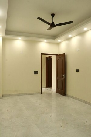 Room in 4 BHK Builder Floor at New Friends Colony – for Rent