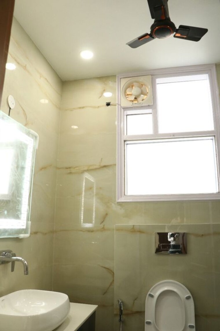 Bathroom, new friends colony 4 Bedroom 4500 Sq.Ft. Builder Floor In New Friends Colony Delhi 10255760