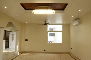 Room in 4 BHK Builder Floor at New Friends Colony – for Rent