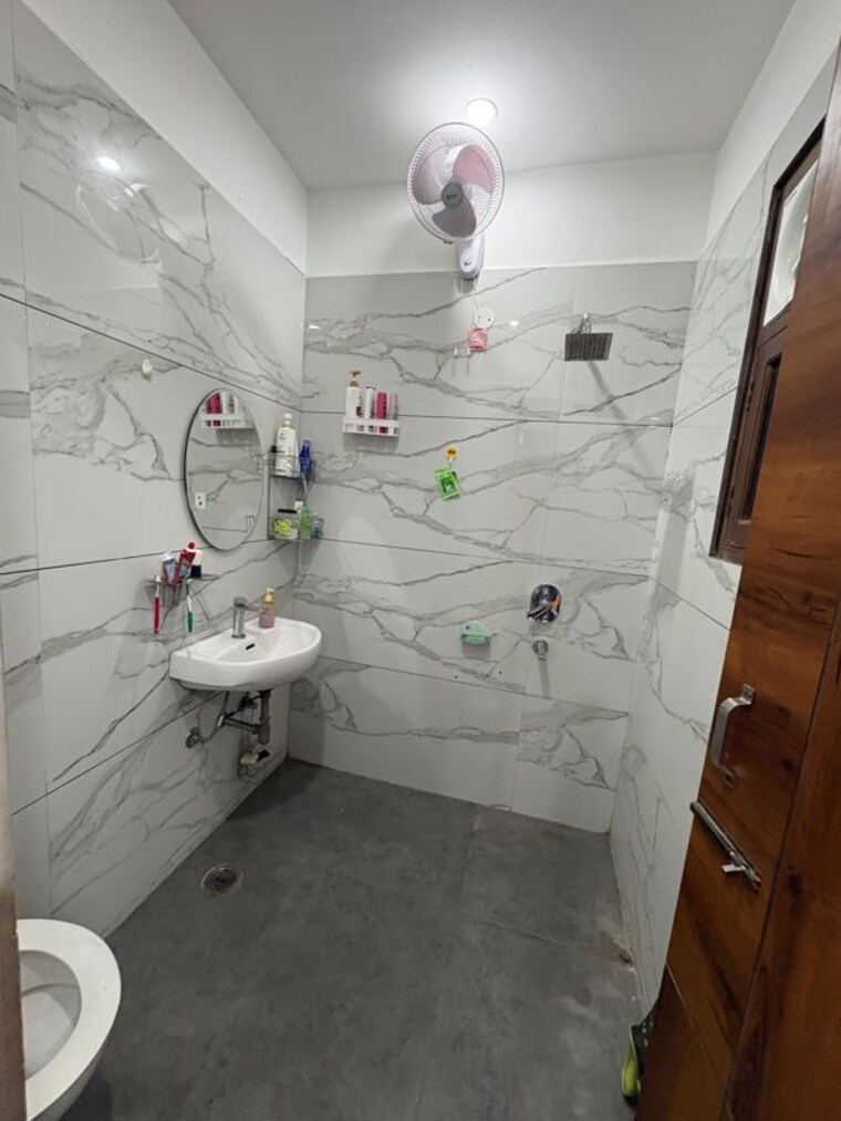 Bathroom, pir machalla 3 Bedroom 1200 Sq.Ft. Builder Floor In Pir Machalla Zirakpur 10247661