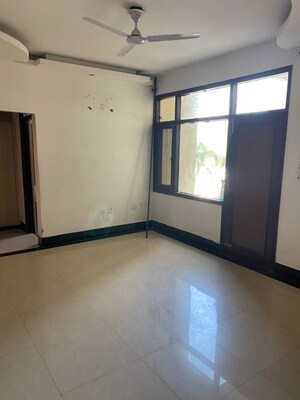 Room in 3 BHK Apartment at Pir Machalla – for Rent